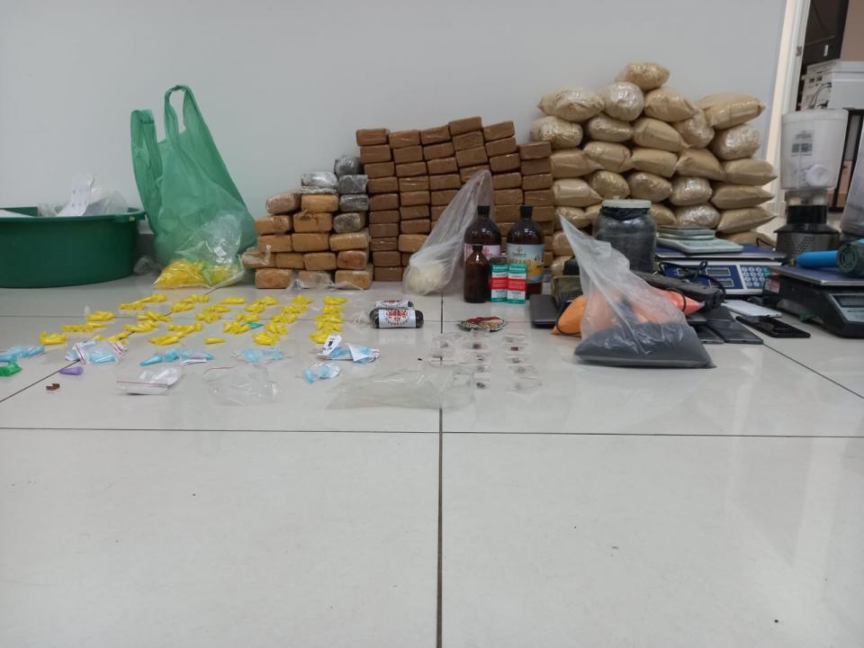 Foto 2 de 11 — Grande quantidade de drogas é localizada em residência de Araraquara